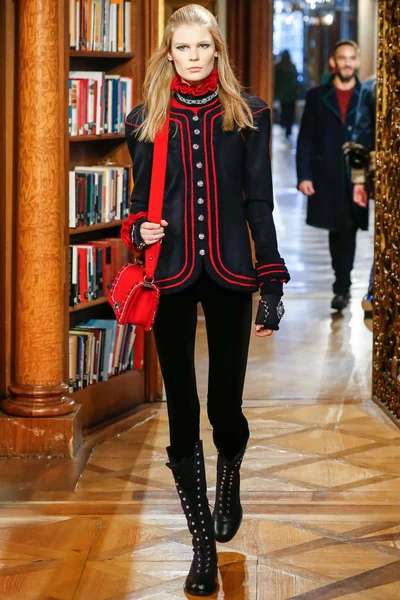 Look 11